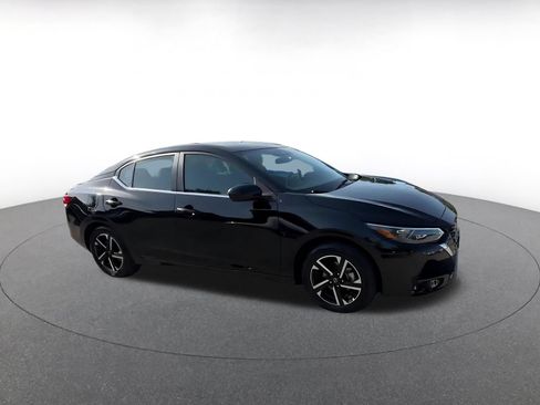 Used 2025 Nissan Sentra SV FWD image 2