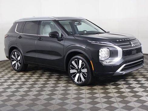 New 2025 Mitsubishi Outlander Platinum Edition image 2