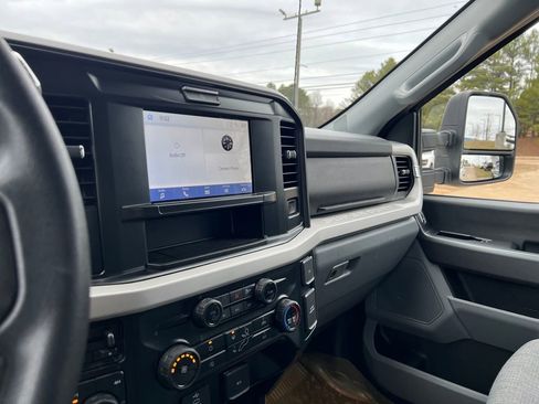 Used 2025 Ford F350 XLT image 18
