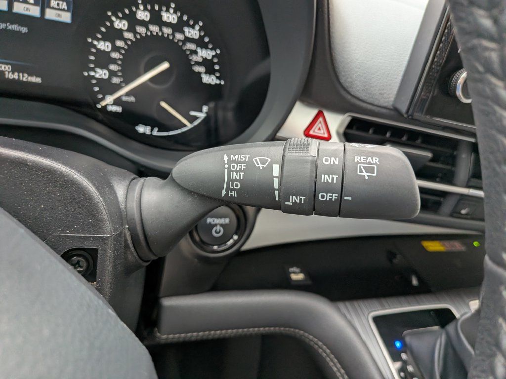 Used 2026 Toyota Sienna XLE FWD image 26