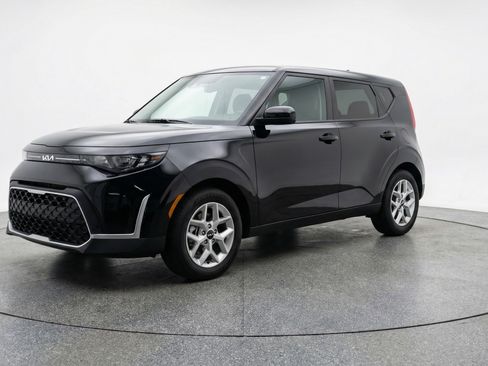 Used 2025 Kia Soul LX w/ LX Technology Package image 3