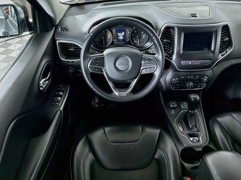 Used 2019 Jeep Cherokee Latitude Plus w/ Comfort/Convenience Group AWD/4WD image 4