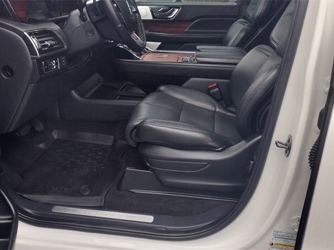 Certified 2024 Lincoln Navigator L Reserve image 12