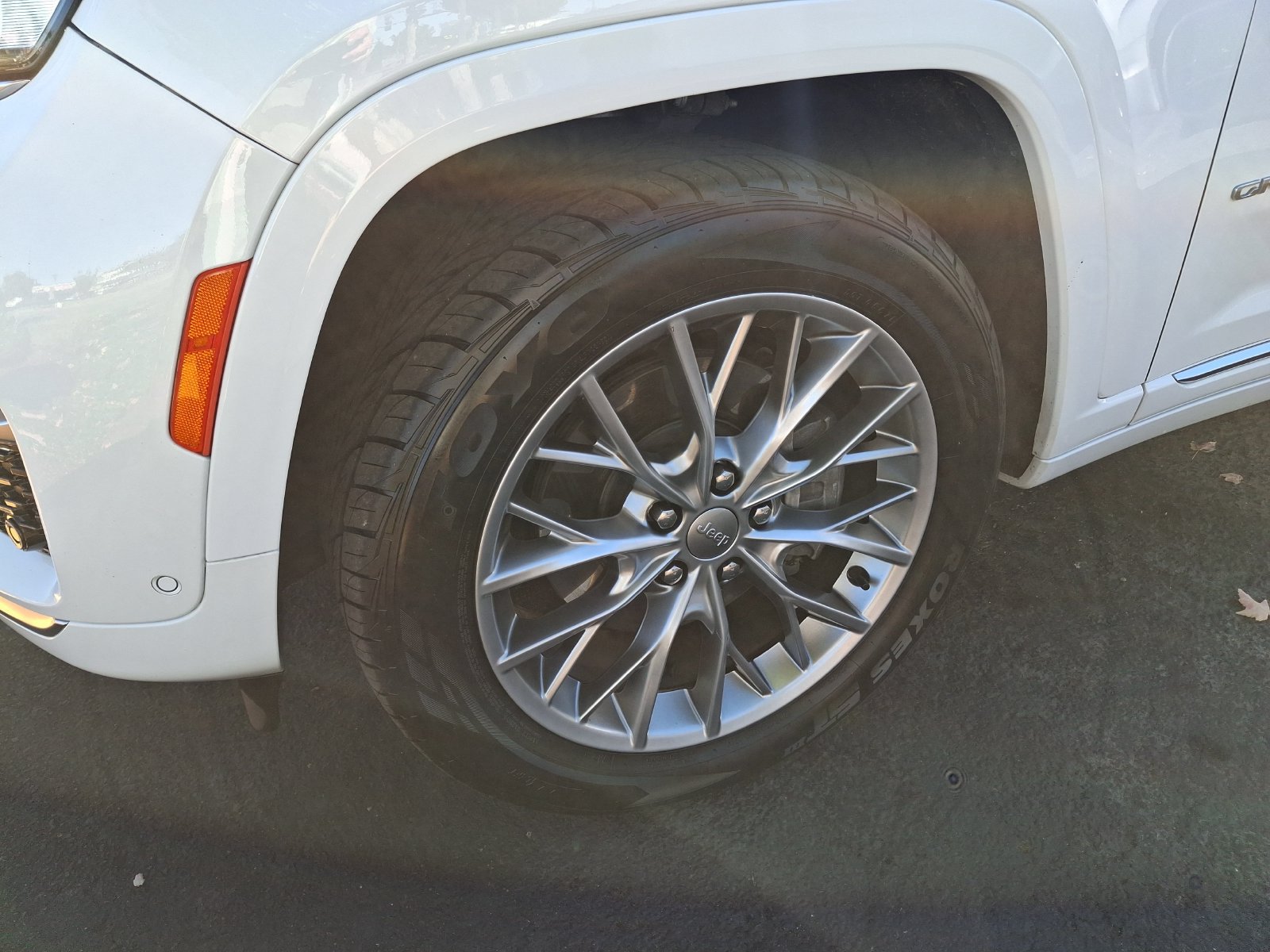 Used 2022 Jeep Grand Cherokee Summit w/ Advanced Protech Group IV AWD/4WD image 26