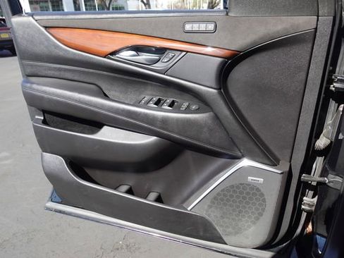 Used 2018 Cadillac Escalade Luxury image 23