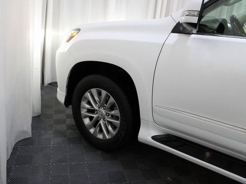 Used 2014 Lexus GX 460 image 9