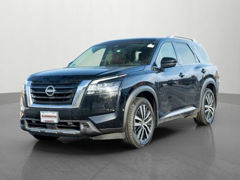 Used 2023 Nissan Pathfinder Platinum w/ Cargo Package image 3
