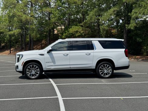 Used 2025 GMC Yukon XL Denali AWD/4WD image 6