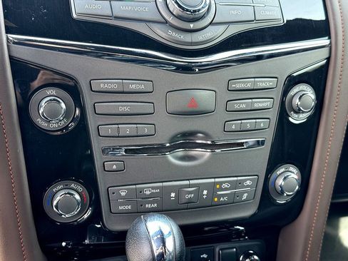 Used 2019 Nissan Armada Platinum w/ Captain's Chairs Package image 23