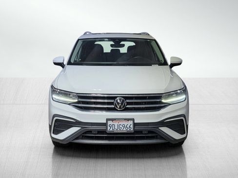 Used 2022 Volkswagen Tiguan SE FWD image 2