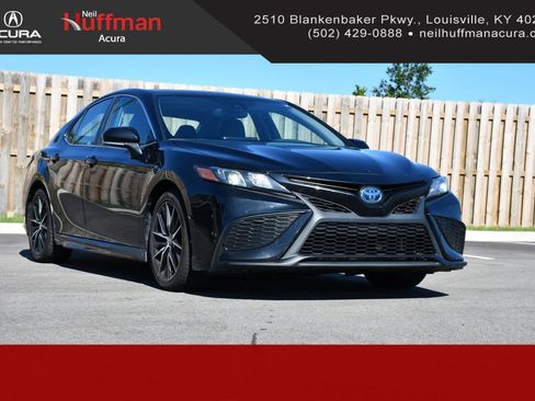 Used 2023 Toyota Camry SE w/ Cold Weather Package FWD image 1
