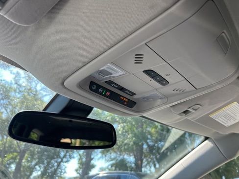 Used 2019 Buick Enclave Essence FWD image 3
