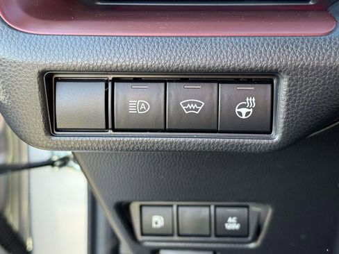 Used 2024 Toyota Prius Prime FWD image 17