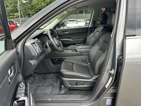 Used 2023 Nissan Pathfinder SL w/ Black Appearance Package AWD/4WD image 17
