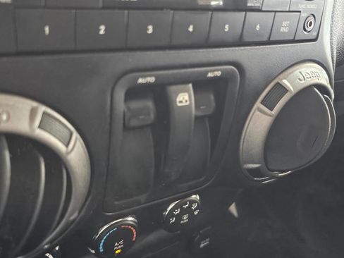 Used 2012 Jeep Wrangler Sport AWD/4WD image 27