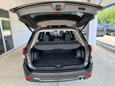 Used 2019 Subaru Forester Premium AWD/4WD image 9