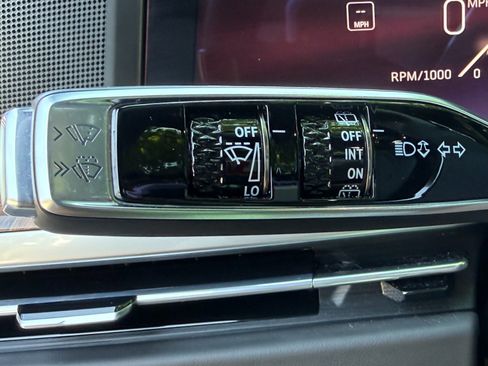 Used 2026 Cadillac Escalade Platinum Luxury RWD image 37