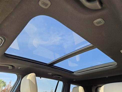 Used 2024 Jeep Grand Cherokee Limited w/ Luxury Tech Group II image 17