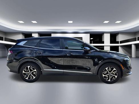 Used 2025 Kia Sportage EX image 7
