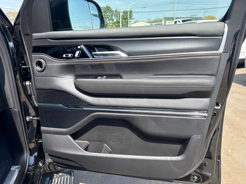 New 2026 Jeep Grand Wagoneer Summit AWD/4WD image 38