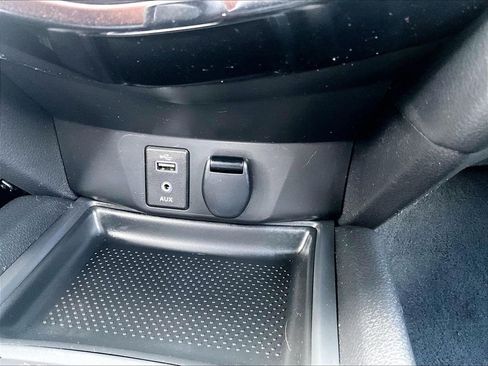Used 2017 Nissan Rogue SV AWD/4WD image 27