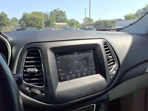 Used 2021 Jeep Compass Latitude w/ Sun and Sound Group FWD image 4