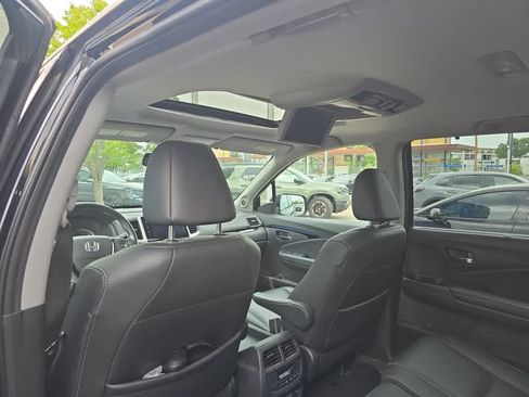Used 2018 Honda Pilot Touring image 9