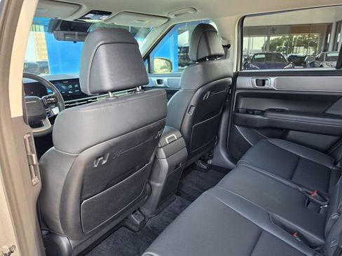 Used 2025 Hyundai Santa Fe SEL FWD image 11
