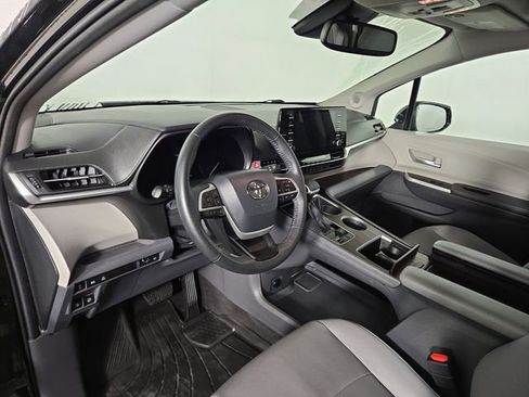 Used 2022 Toyota Sienna XLE w/ XLE Plus Package AWD/4WD image 15