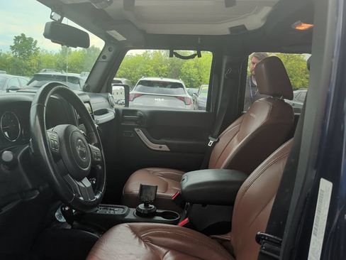 Used 2013 Jeep Wrangler Unlimited Sahara w/ Connectivity Group AWD/4WD image 3