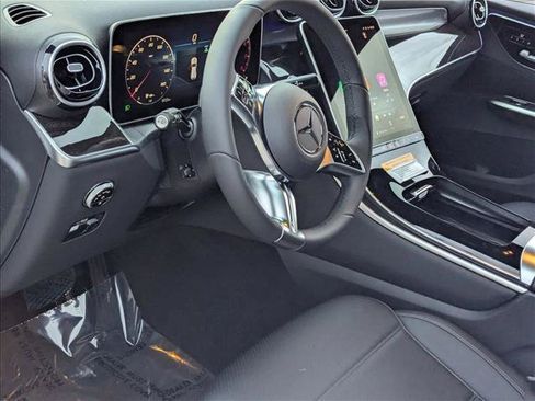 Used 2026 Mercedes-Benz GLC 300 image 3