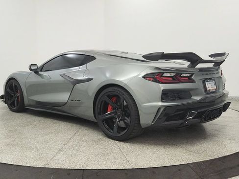 Used 2023 Chevrolet Corvette Z06 w/ Z07 Performance Package RWD image 3