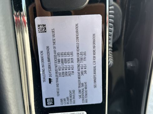 Used 2021 Cadillac Escalade Premium Luxury RWD image 38