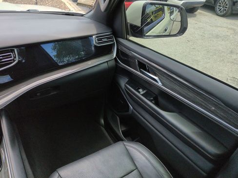 Used 2022 Jeep Wagoneer Series III w/ Premium Group I RWD image 17