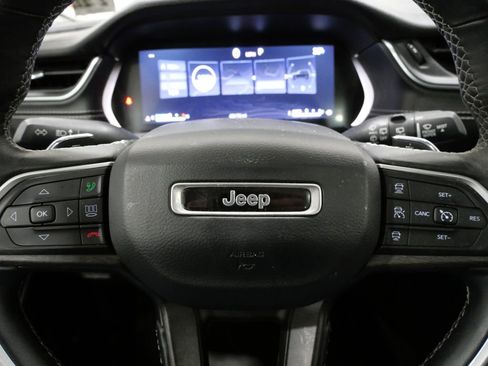 Used 2022 Jeep Grand Cherokee L Limited image 17