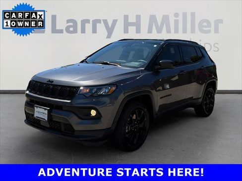 Certified 2023 Jeep Compass Latitude w/ Convenience Group AWD/4WD image 1
