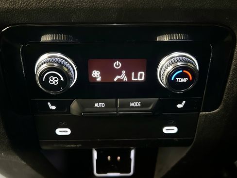 Used 2021 GMC Yukon Denali w/ Advanced Technology Package AWD/4WD image 19