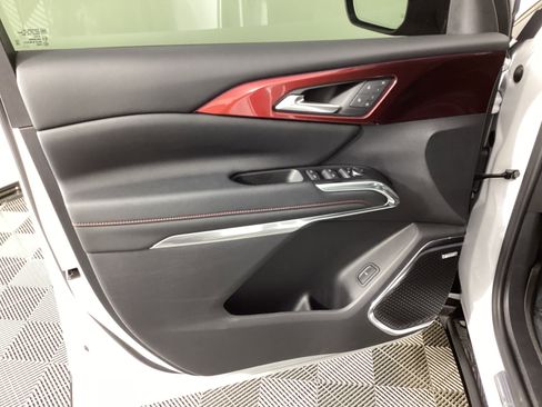 Used 2024 Chevrolet Traverse RS image 27