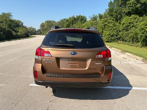 Used 2012 Subaru Outback 2.5i Limited w/ Moonroof Pkg AWD/4WD image 4