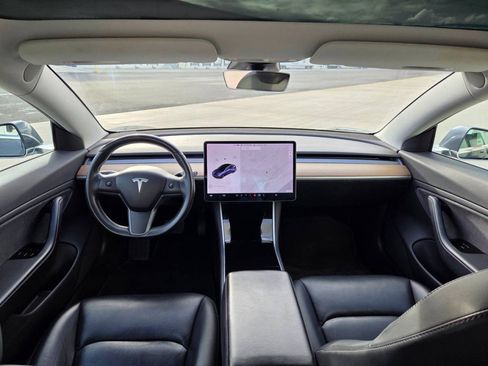 Used 2018 Tesla Model 3 Long Range image 17