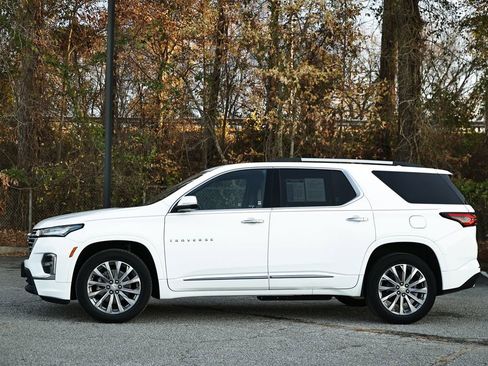 Used 2022 Chevrolet Traverse Premier image 2