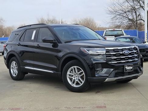 New 2025 Ford Explorer Active image 2