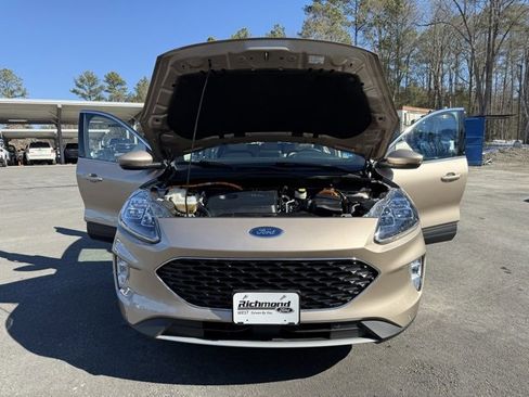 Used 2020 Ford Escape Titanium image 25