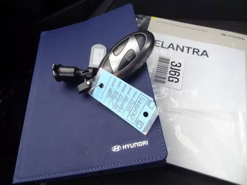 Used 2025 Hyundai Elantra SEL FWD image 48