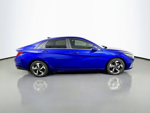 Used 2023 Hyundai Elantra Limited FWD image 4