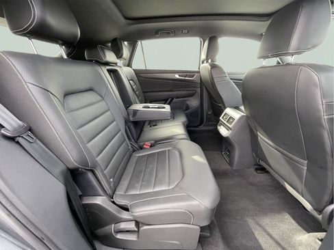 Used 2024 Volkswagen Atlas Cross Sport SEL R-Line image 21