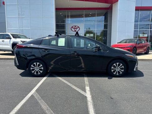 Used 2022 Toyota Prius Prime Limited FWD image 2