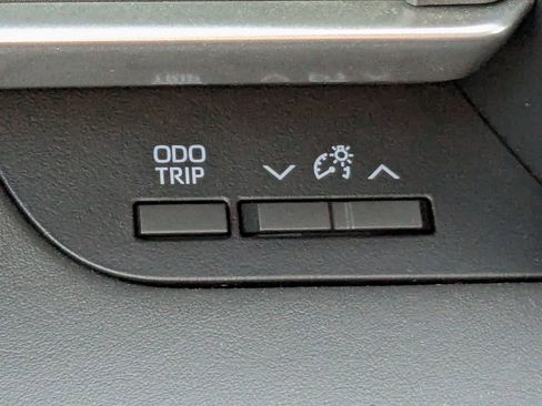 Used 2020 Toyota Highlander XLE image 37