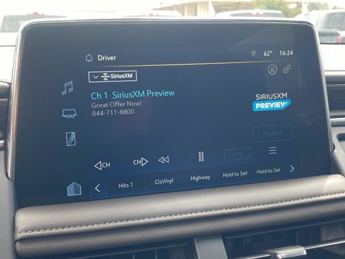 Used 2022 Chevrolet Suburban Z71 w/ Luxury Package AWD/4WD image 27