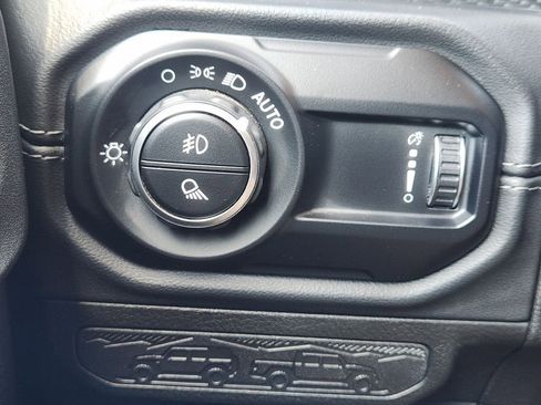 Used 2024 Jeep Gladiator Rubicon AWD/4WD image 23